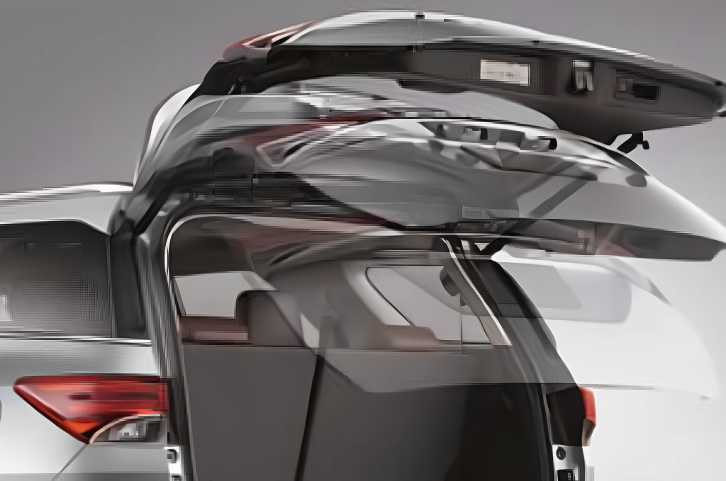 Hands-Free Power Trunk Door